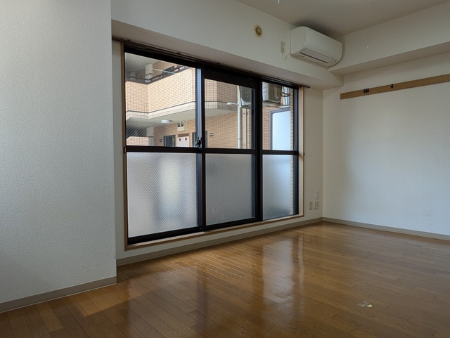 居室・リビング　清掃前、参考写真