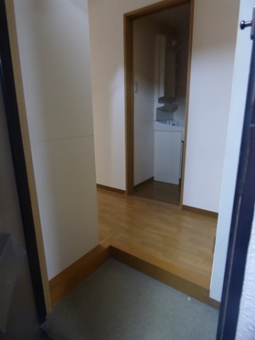 玄関　同物件別号室の写真です。