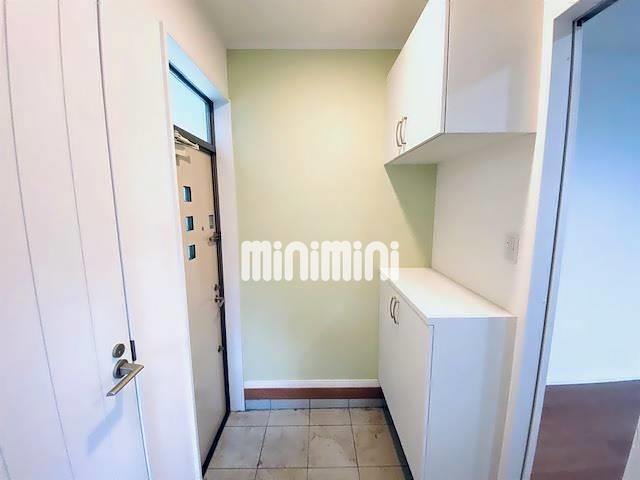 玄関　玄関にはシューズボックスもあります