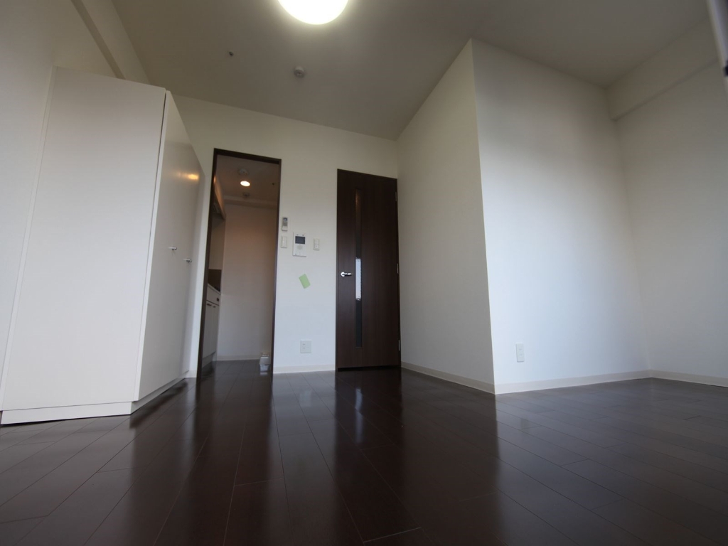 その他　洋室7.7帖　エアコン付　バルコニーに面しています