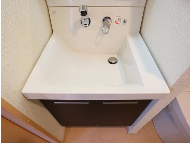 洗面設備　コンパクトで使いやすい洗面所