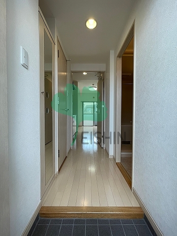 玄関　下駄箱もしっかりついてます！