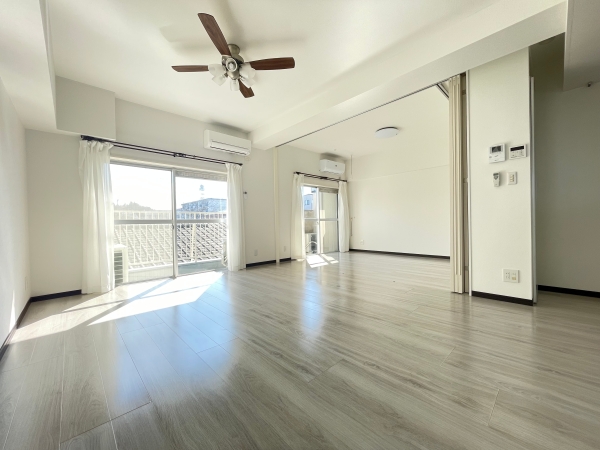 居室・リビング　広々リビングです。日当たりも良く開放感もあります。