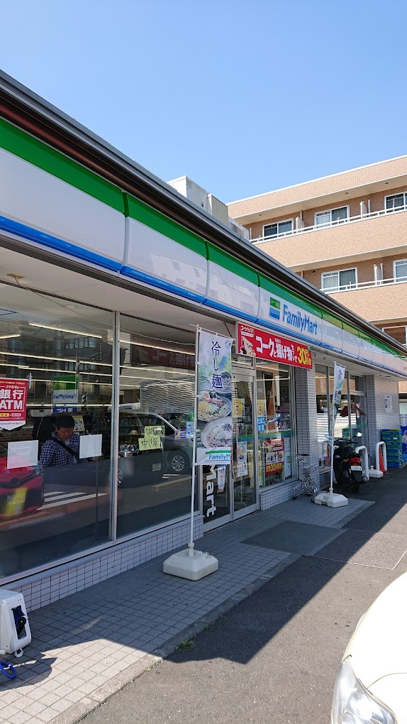 コンビニ　ファミリーマート水戸白梅三丁目店（コンビニ）まで327m