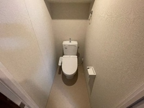 トイレ　※同タイプの部屋のお写真です