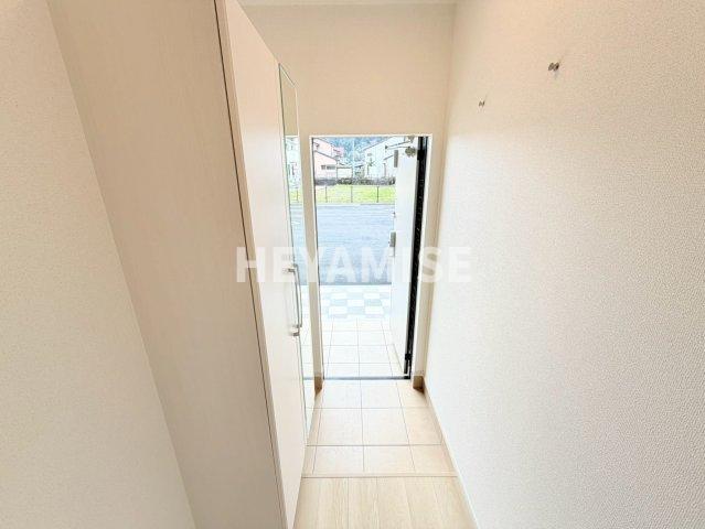 玄関　※室内画像は別号室のもの