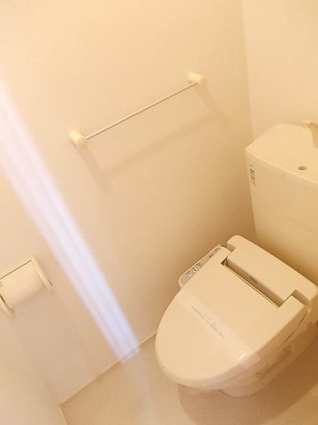 トイレ　清潔感のあるトイレです