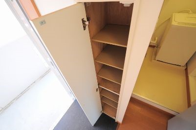 玄関　現状優先です。