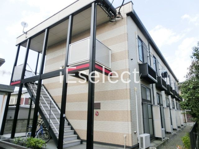 建物外観　奥にもう１棟あります