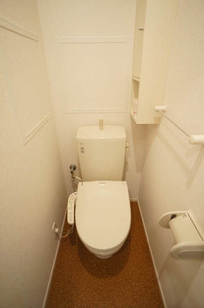 トイレ　温水シャワー付きトイレです