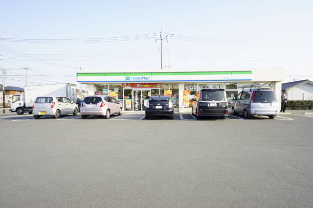 コンビニ　ファミリーマート小山南乙女店（コンビニ）まで740m