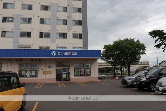 銀行　苫小牧信用金庫沼ノ端支店（銀行）まで700m