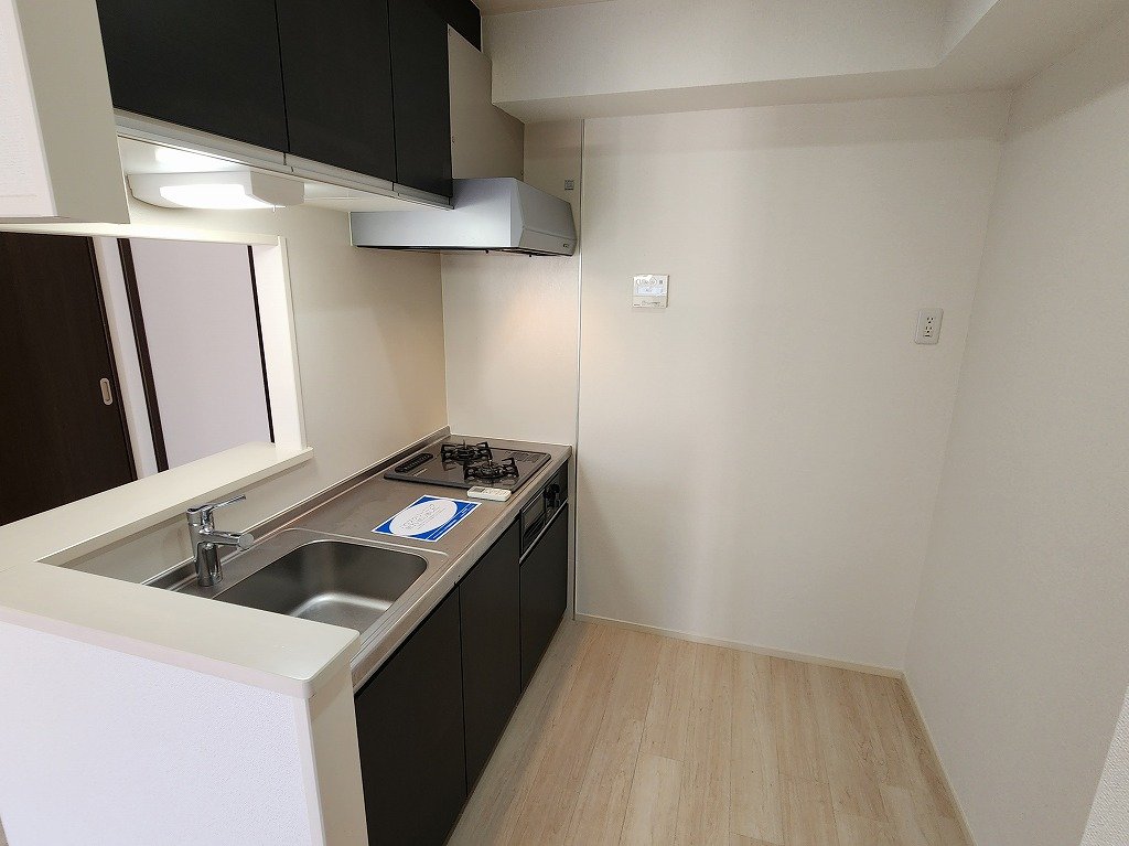 キッチン　２口システムキッチン　ゆとりあるキッチン廻り