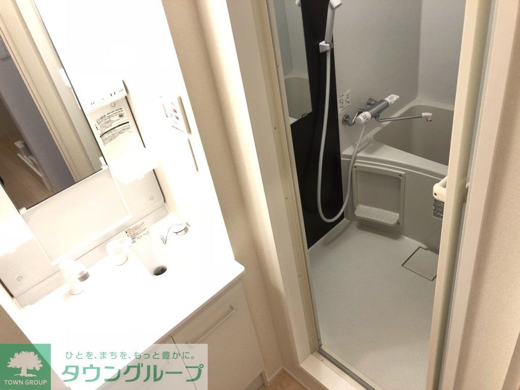 バス・シャワールーム　風呂及び洗面所