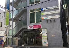 ドラックストア　フラワー薬局代々木上原店（ドラッグストア）まで437m