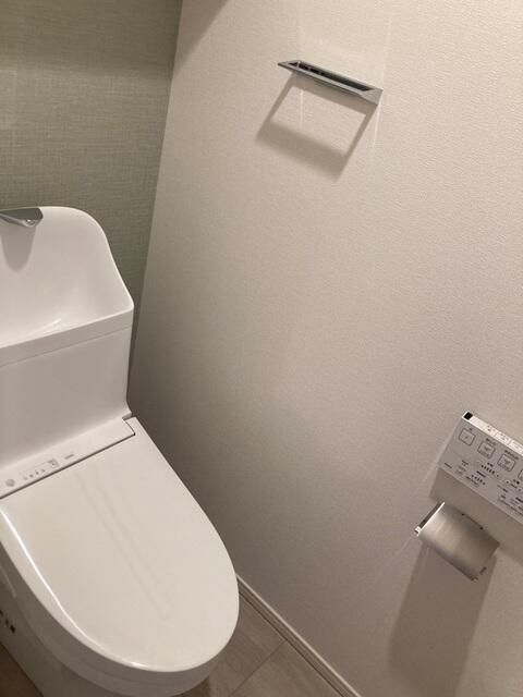 トイレ　※写真は同タイプ住戸です。