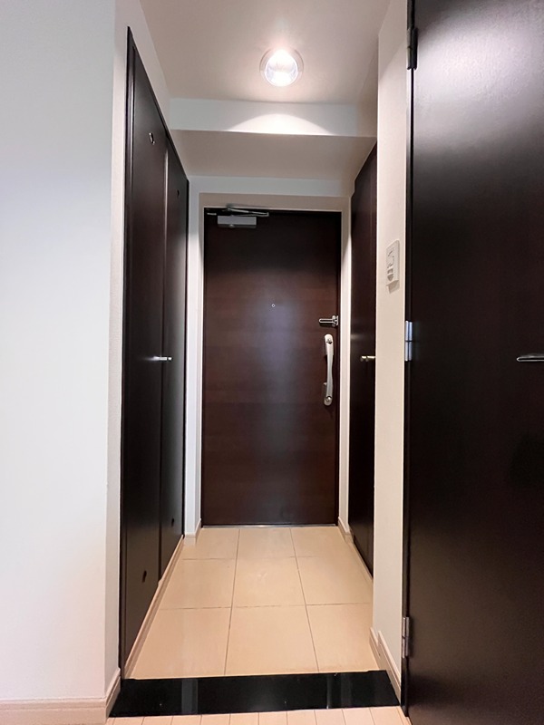 玄関　※写真は別部屋です