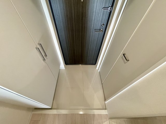 玄関　同物件別部屋写真