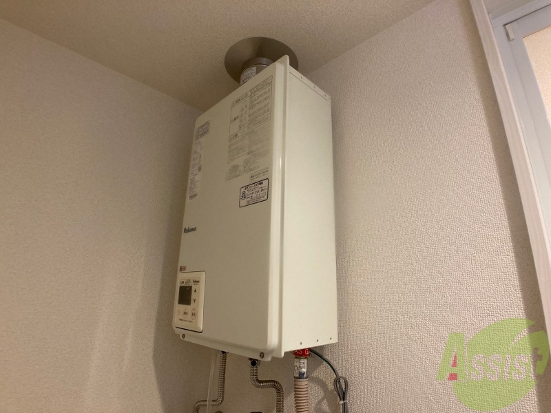 その他設備　給湯器は簡単操作で温度調整ができますよ。