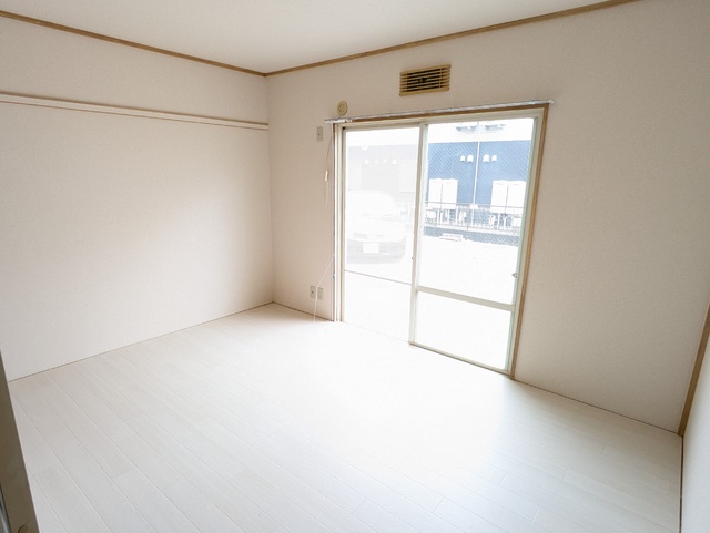 居室・リビング　明るい雰囲気のお部屋♪