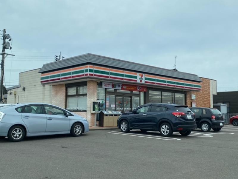 コンビニ　セブン-イレブン 上越教育大学前店（コンビニ）まで596m