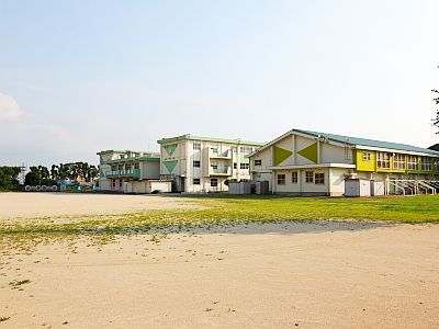 小学校　北九州市立楠橋小学校（小学校）まで477m