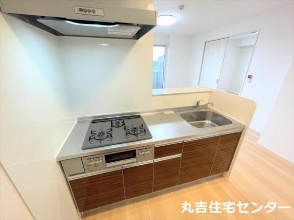 キッチン　※写真は反転タイプの305号室
