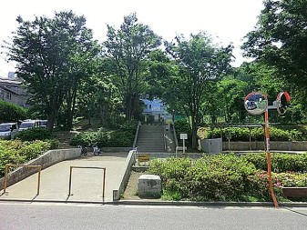 公園　百合ヶ丘第三公園（公園）まで857m