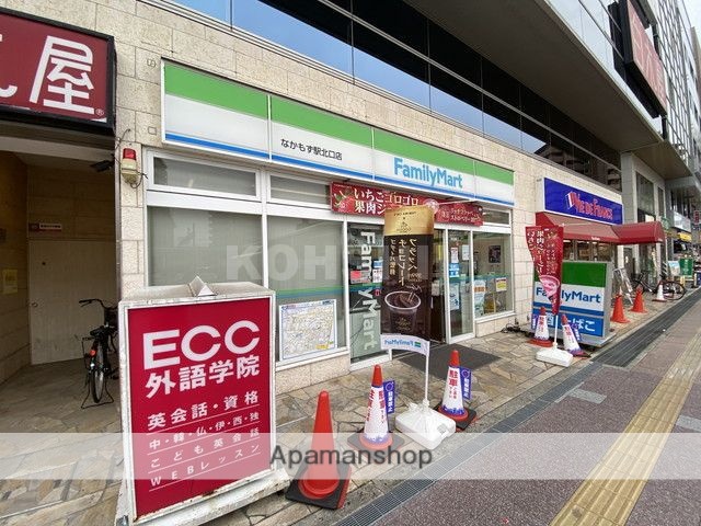 コンビニ　ファミリーマート（コンビニ）まで591m