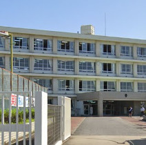 中学校　碧南市立新川中学校（中学校）まで1033m