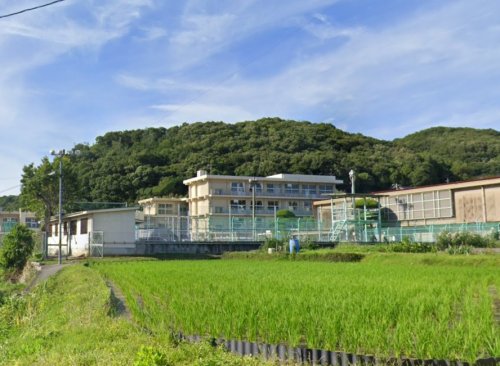 小学校　本郷小学校（小学校）まで1352m