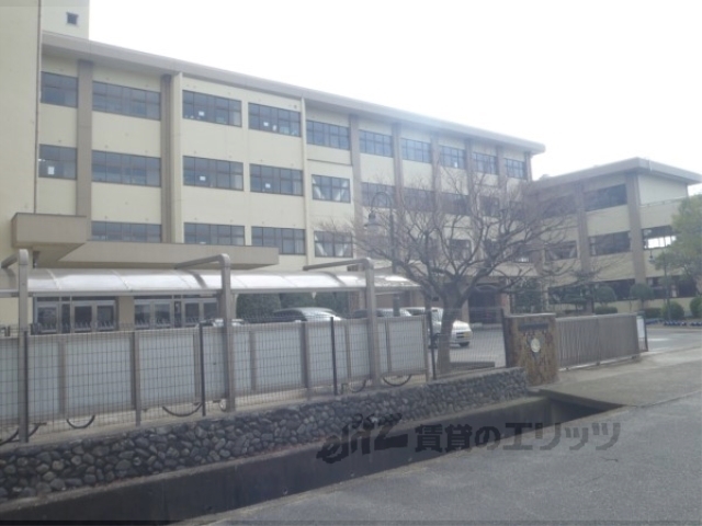 小学校　吉身小学校（小学校）まで600m