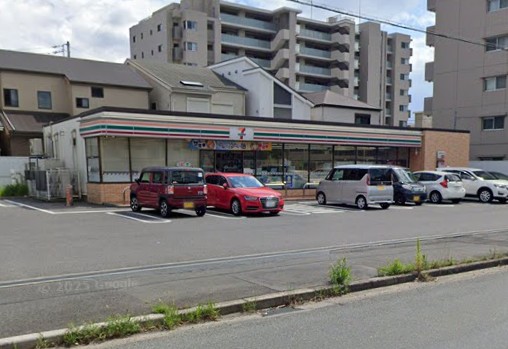 コンビニ　セブンイレブン 名古屋港区七番町店（コンビニ）まで489m