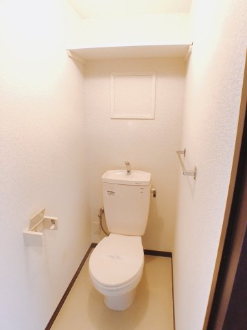 トイレ　あったら便利な棚付
