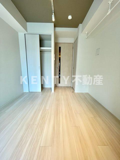 その他部屋・スペース　開放的な寝室です