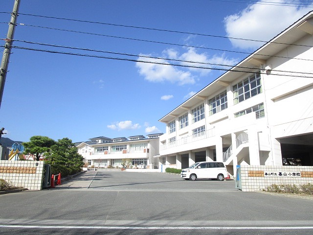 小学校　鳥栖市立基里小学校（小学校）まで412m