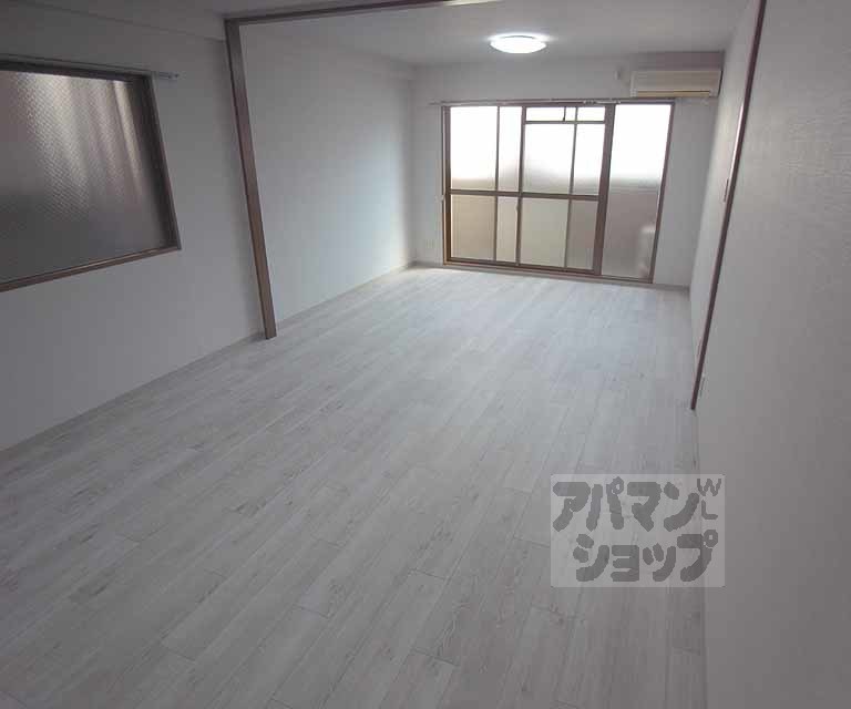 居室・リビング　東向きのお部屋です。
