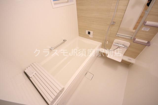 バス・シャワールーム　一日の疲れを洗い流す大切な空間。ゆったりくつろいでください。