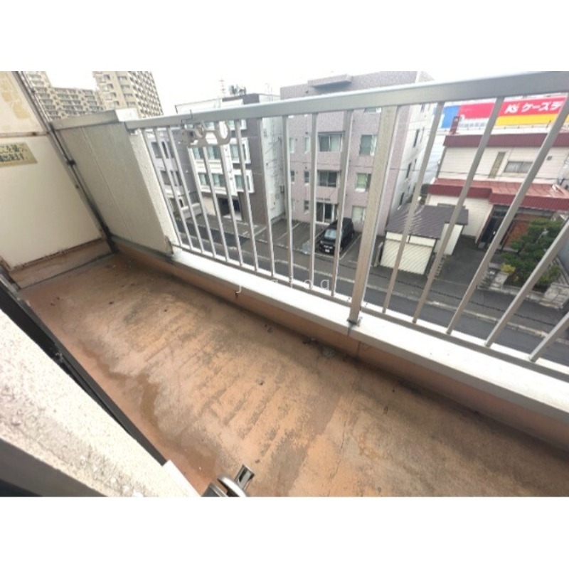 バルコニー　広々としたバルコニーです。