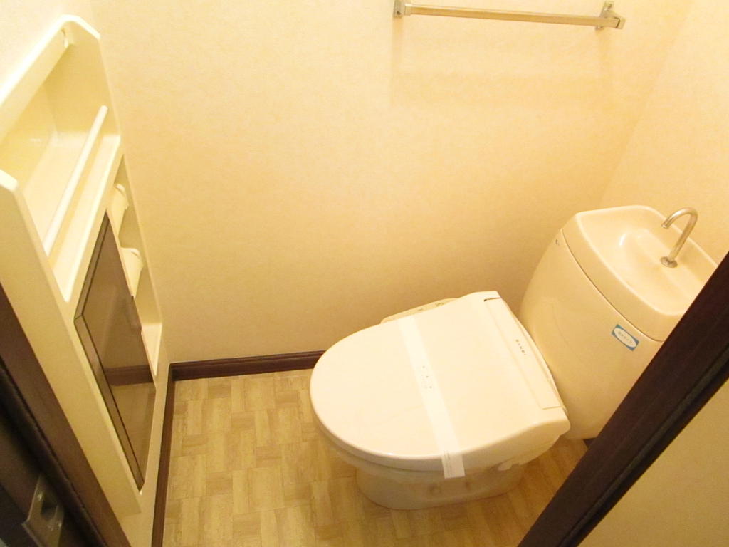 トイレ　ウォシュレット付いています♪