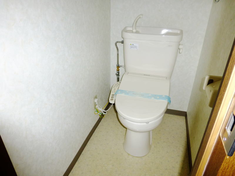 ＪＲ中央線 八王子駅 徒歩15分 2階建 築20年のトイレ写真