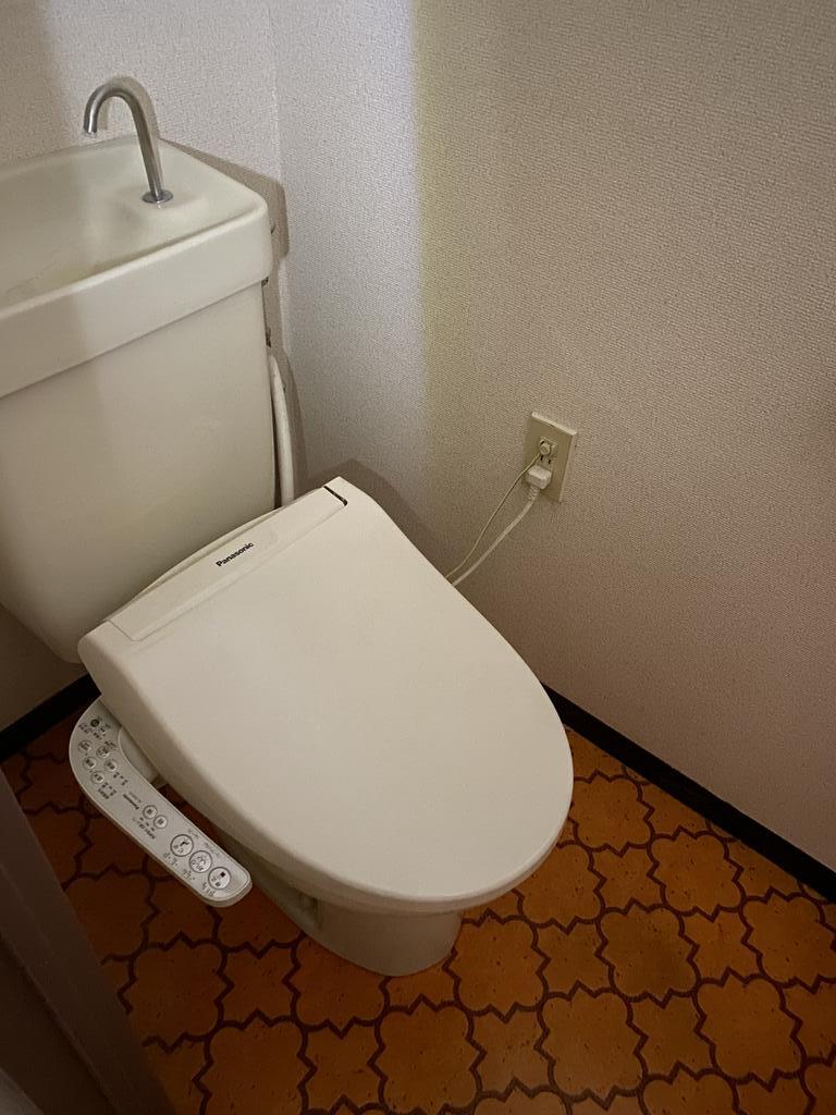 京王井の頭線 永福町駅 徒歩7分 3階建 築38年のトイレ写真