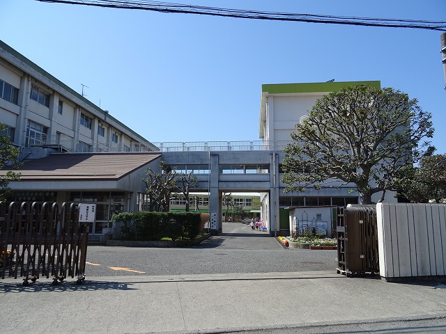 小学校　藤沢市立鵠沼小学校（小学校）まで476m