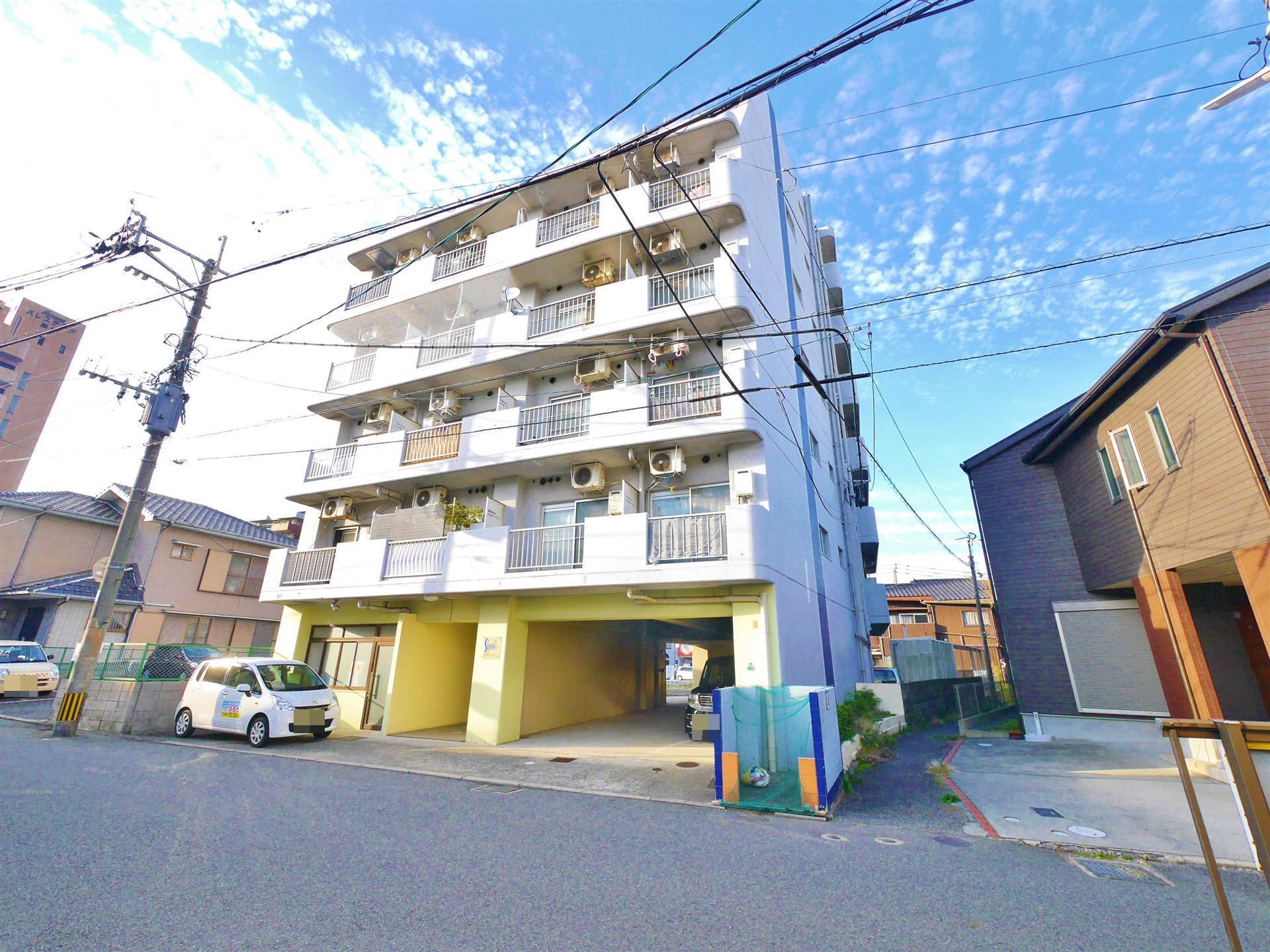 【北九州市八幡西区陣山のマンションの建物外観】