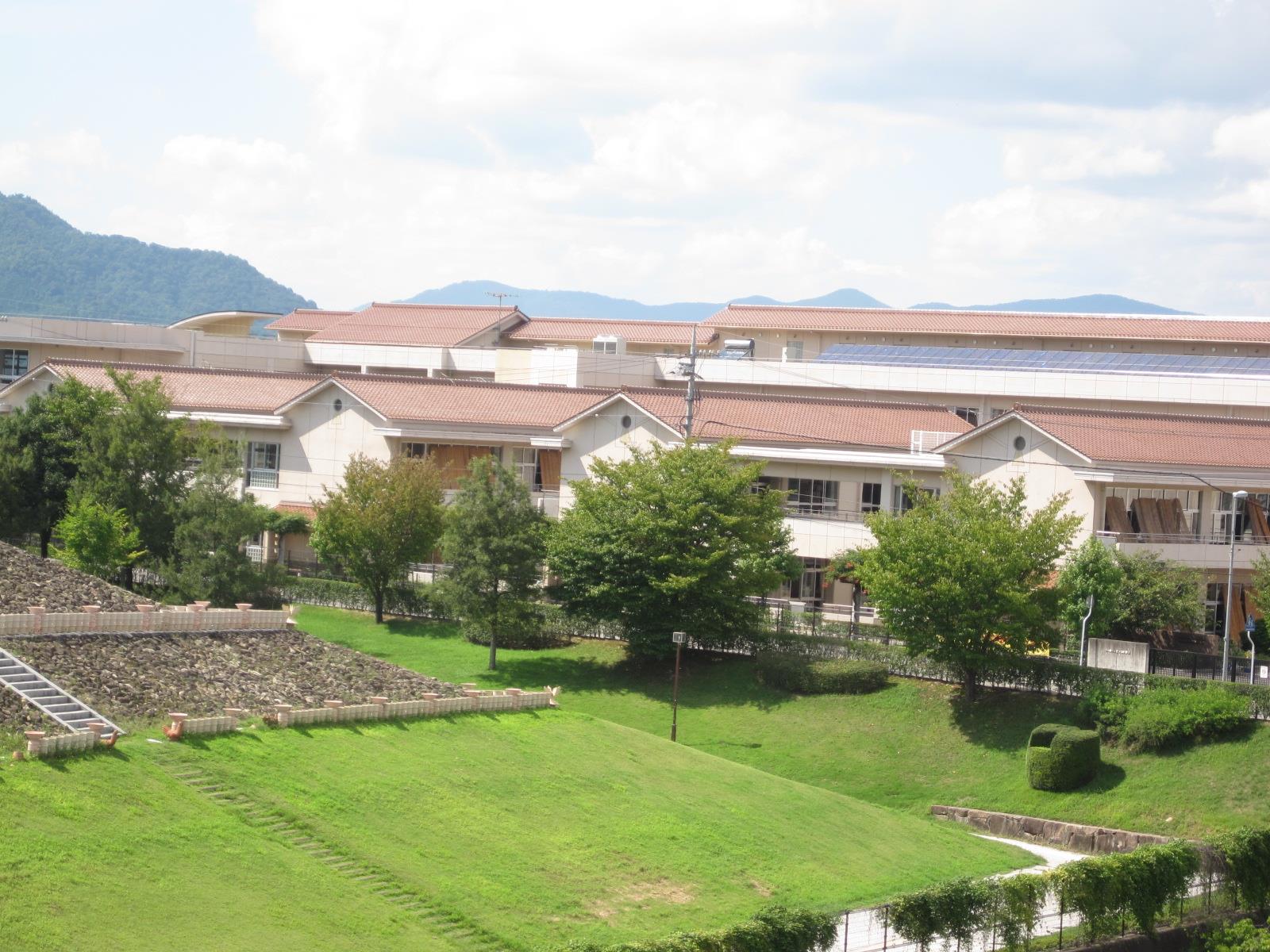 【東広島市西条中央のアパートの小学校】