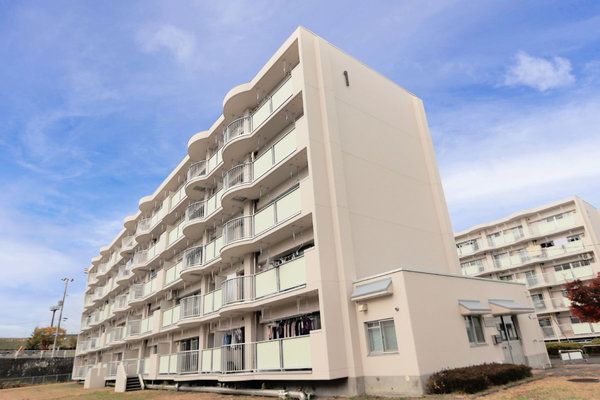 【ビレッジハウス花泉西1号棟の建物外観】