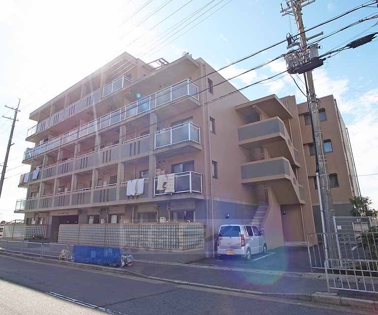 京都市山科区小山姫子町のマンションの建物外観