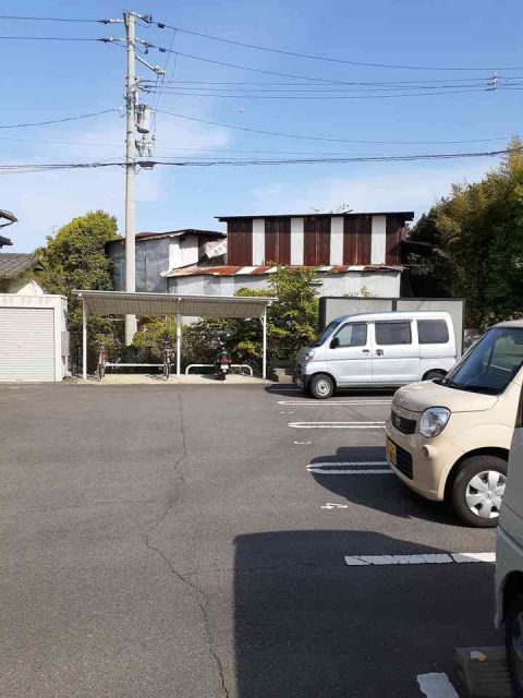 【今治市東村南のアパートの駐車場】