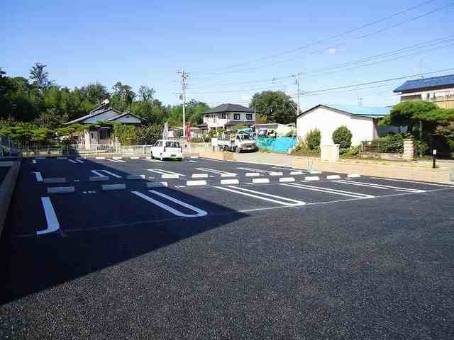 【フェリーチェ・カーサの駐車場】