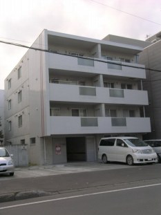 【札幌市豊平区豊平一条のマンションの建物外観】